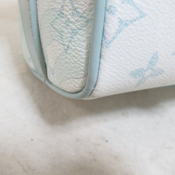 Authenticity Guaranteed LOUIS VUITTON Aua Keepall Boston Bag - Picture 9 of 10